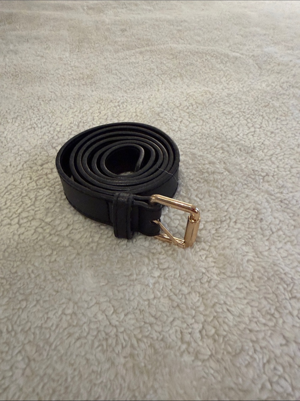 Classic Black Men’s Leather Belt with Gold Buckle